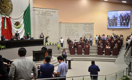 Con 34 votos a favor fue aprobada la nueva Reforma Educativa, por el Congreso de Veracruz, misma que conforme a la ley debe ser validada por la mayoría de los Congresos estatales para entrar en vigor. Veracruz se convirtió en el onceavo estado en aprobar el decreto.