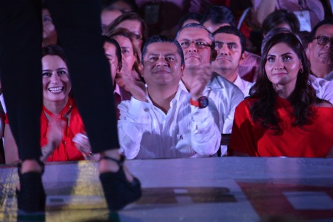 El ahora dirigente estatal del PRI,  Marlon Ramírez, mandó un mensaje al gobierno estatal: <em>si se meten con Erika Ayala, se meten con todo el PRI, tiene todo nuestro respaldo la diputada</em>.  