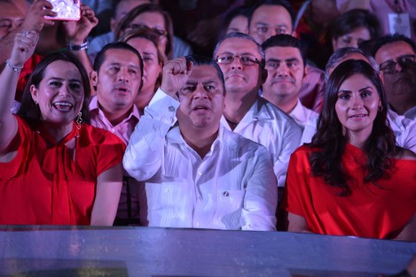 El ahora dirigente estatal del PRI,  Marlon Ramírez, mandó un mensaje al gobierno estatal: <em>si se meten con Erika Ayala, se meten con todo el PRI, tiene todo nuestro respaldo la diputada</em>.  