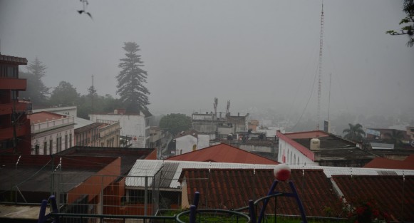 Para hoy, se prevén tormentas muy fuertes en San Luis Potosí, Hidalgo, Puebla, Veracruz y Chiapas; tormentas fuertes en Nuevo León, Tamaulipas, Querétaro, Oaxaca y Tabasco; chubascos en Coahuila, Guanajuato, Tlaxcala, Yucatán y Quintana Roo, y lluvias aisladas en Zacatecas, Estado de México y Campeche. Las lluvias podrán ser con actividad eléctrica y granizo. 