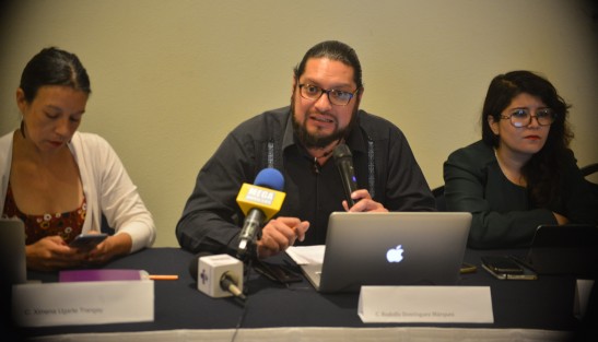 Luz María Reyes, Ximena Ugarte, Rodolfo Domínguez y Surinam Azuara integrantes del Observatorio Ciudadano Nacional del Feminicidio, leyeron  las cifras de violencia, muertes y desapariciones de mujeres en el Estado actualmente  y solicitaron la tercera Alerta de Género para Veracruz.
