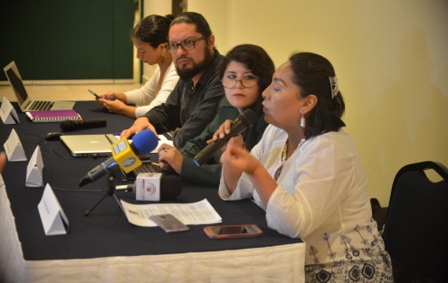 Luz María Reyes, Ximena Ugarte, Rodolfo Domínguez y Surinam Azuara integrantes del Observatorio Ciudadano Nacional del Feminicidio, leyeron  las cifras de violencia, muertes y desapariciones de mujeres en el Estado actualmente  y solicitaron la tercera Alerta de Género para Veracruz.