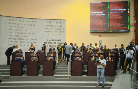 Ante el pleno de la LXV Legislatura fue presentada la Iniciativa de Ley Orgánica de la Universidad Veracruzana, (UV), redactada en el marco de las atribuciones que le confiere, a esa institución educativa, el artículo 34, fracción VII, de la Constitución Política del Estado. 