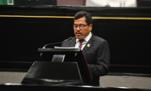 El diputado José Magdaleno Rosales Torres, integrante del Grupo Legislativo de Morena, presentó un Anteproyecto de punto de acuerdo, ante el Pleno de la LXV Legislatura por el que se exhorta a los Ayuntamientos con problemas de laudos laborales a realizar los convenios respectivos, con los trabajadores despedidos o cesados y con el debido respeto a sus derechos humanos.