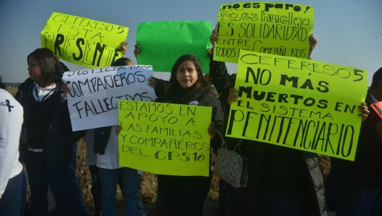  Personal  del CEFERESO número 5  de Villa Aldama, Ver., se unieron a la protesta nacional  en solidaridad con los caídos del CEFERESO 16 de Morelos,  donde murieron 6 mujeres el pasado 10 de Mayo.
