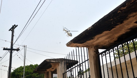 Un helicóptero de Seguridad Pública sobrevuela la comunidad de Tuzamapan,Ver., y además varias patrullas vigilan el sitio.  