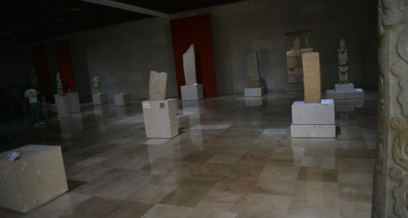 Con una mayor asistencia que en otros años se celebro el día del museo en el Museo de Antropología de Xalapa, cientos de familias aprovechan que la entrada es gratuita y visitaron este emblemático lugar que debido al alto costo de la entrada son pocas las personas que tienen el privilegio de visitar este sitio. 