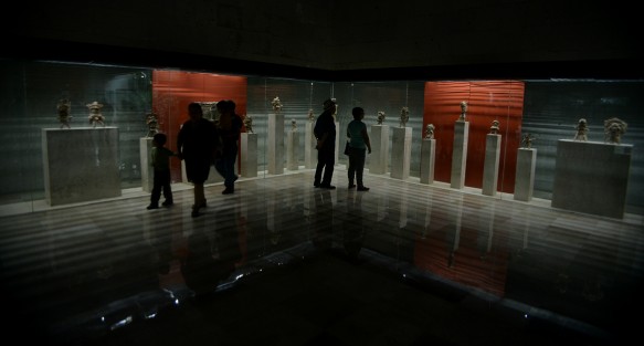 Con una mayor asistencia que en otros años se celebro el día del museo en el Museo de Antropología de Xalapa, cientos de familias aprovechan que la entrada es gratuita y visitaron este emblemático lugar que debido al alto costo de la entrada son pocas las personas que tienen el privilegio de visitar este sitio. 