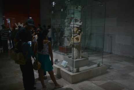 Con una mayor asistencia que en otros años se celebro el día del museo en el Museo de Antropología de Xalapa, cientos de familias aprovechan que la entrada es gratuita y visitaron este emblemático lugar que debido al alto costo de la entrada son pocas las personas que tienen el privilegio de visitar este sitio. 