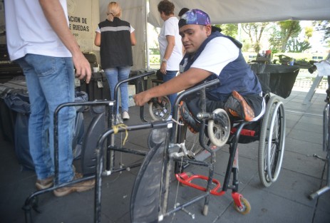 Se invita a familiares y amigos de usuarios sillas de ruedas que requieran mantenimiento de alguna silla a que acudan, ya que la cuota de recuperación es desde 100 pesos y hasta 400; del mismo modo se invita a población en general a apadrinar una reparación. Se espera reparar entre 150 y 200 sillas.  