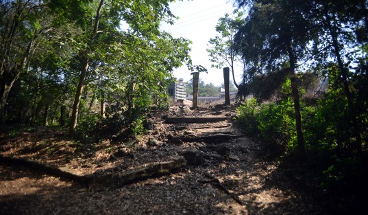 En la  incertidumbre el futuro del espacio donde se construiría el Centro de Capacitación en Ecotecnologías, luego del conflicto entre autoridades municipales y vecinos. 