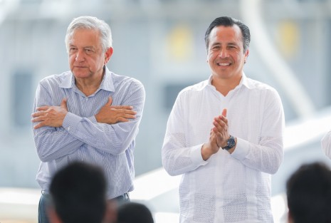 El gobernador Cuitláhuac García Jiménez refrendó el respaldo a las políticas en materia energética del presidente Andrés Manuel López Obrador, quien lanzó, desde el Campo Ixachi 1001, el Plan Nacional de Exploración y Producción, junto con el director general de Petróleos Mexicanos (PEMEX), Octavio Romero Oropeza.
