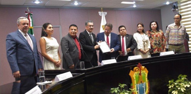 La LXV Legislatura, representada por su presidente, el diputado José Manuel Pozos Castro y el Órgano de Fiscalización Superior del Estado (Orfis), a través del Auditor General, Lorenzo Antonio Portilla Vásquez, firmó un convenio de colaboración para la implementación del Sistema de Información y Gestión Municipal Armonizado de Veracruz (SIGMAVER).