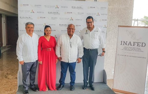 El Alcalde de Teocelo Mario Antonio Chama Díaz asistió como invitado por el Secretario de Gobierno, Eric Patrocinio Cisneros Burgos y el Director del INVEDEM, Rafael Alejandro Castillo Zugasti, al Foro <em>Diálogos por el Federalismo y el Desarrollo Municipal de la Región Sur- Sureste</em>, organizado por el Instituto Nacional para el Federalismo y Desarrollo Municipal (INAFED) en la Ciudad de Campeche, Campeche.  