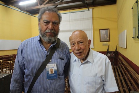 Este sábado se llevó a cabo el conversatorio y la exposición fotográfica sobre el 121 aniversario de la llegada del tren <em>El Piojito</em> a Teocelo, con conferencias del Ing. Luis Ramírez Garduño, ferroaficionado y estudioso de la historia del ferrocarril; así como del cronista de Coatepec, José Martín Blásquez Ojeda, quien habló del empresario John B. Frisbie, impulsor del tren en la región; y de José Carlos May González, quien habló de <em>Teocelo En Los Tiempos De El Piojito</em> como cronista oficial de este municipio.
