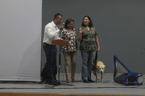 Aunque los perros guías son donaciones del Club de Leones Internacional, es necesario que se trasladen a Estados Unidos para ir por ello, por lo que la Asociación Mis pasos tus huellas, requiere de recursos para el viaje y trámites necesarios.

