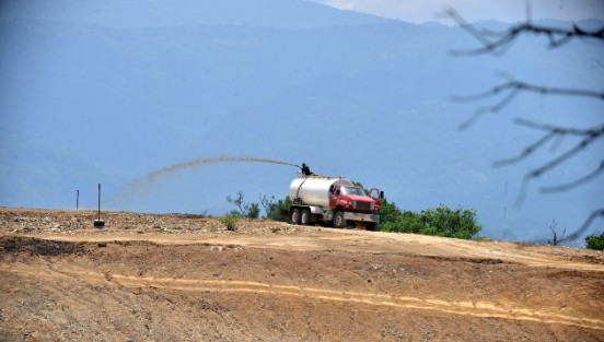 NO SE EQUIVOQUE, ALCALDE... La semana pasada, específicamente el jueves 23 y sábado 25 de este mes, Agencia Multigráfica realizó recorridos en la zona del basurero de El Tronconal, donde se constató el tiradero a cielo abierto y la manera en que actualmente está operando el Ayuntamiento ―que usted preside― los residuos en lo que era el relleno sanitario. 