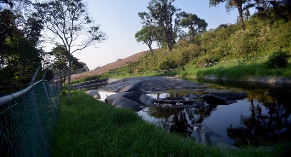 Las imágenes están actualizadas: no son de cuando VEOLIA ocupaba el espacio. El recorrido se hizo, precisamente, para darle seguimiento a la problemática de El Tronconal desde que usted reabrió por la fuerza el basurero.  