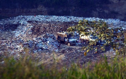 Las imágenes están actualizadas: no son de cuando VEOLIA ocupaba el espacio. El recorrido se hizo, precisamente, para darle seguimiento a la problemática de El Tronconal desde que usted reabrió por la fuerza el basurero.