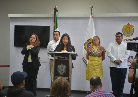 Durante la convocatoria para el Foro Nacional de Educación Artística Veracruz 2019 que será del 25 al 28 de septiembre estuvieron presentes el subsecretario de Desarrollo Educativo, Moisés Pérez; César Vicente López, director del COBAEV 35; Graciela Gaspar, coordinadora de Bachilleres de Arte de COBAEV e Itandehui Pérez.