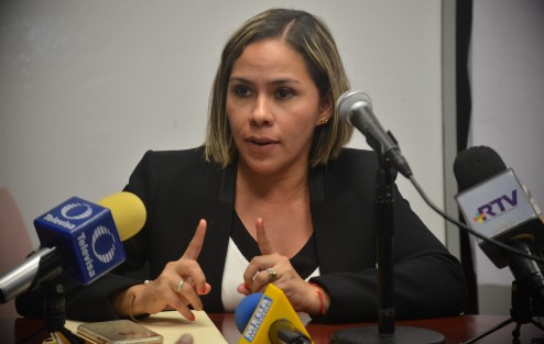 En conferencia de prensa, la titular de Asuntos Jurídicos del ayuntamiento de Xalapa, Andrea Doria, indicó que no hay sentencia definitiva en el proceso legal que existe contra VEOLIA MX por la operación del Relleno Sanitario de la ciudad, por lo que ellos como ayuntamiento no están obligados a hacer entrega del terreno este miércoles, como lo dijeron los dueños de la empresa.