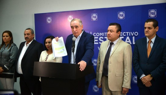  Julen Rementería del Puerto, senador del PAN, confirmó que con la ley se obligará al gobernador Cuitláhuac García Jiménez a transparentar los contratos que supuestamente hicieron para la adquisición de 160 patrullas para la Secretaría de Seguridad Pública (SSP), y donde se pagaron más de 206 millones de pesos. 