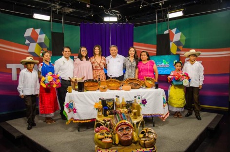 El Alcalde de Teocelo Mario A. Chama Díaz, la Presidenta del Sistema Municipal DIF, Mara Chama Villa y la Dirección de Turismo y Cultura a cargo de Julio C. Casas Casas, asistieron a la grabación del programa <em>Es tu Municipio</em> en Radio Televisión de Veracruz, con el objetivo de difundir y proyectar el Municipio de Teocelo, en el programa tuvo participación el  Ballet de Casa de Cultura y  la Sra Martha Baizabal con la muestra gastronómica. Teocelo agradece a RTV, al INVEDEM y su Director el Lic. Rafael Castillo Zugasti por la invitación y a la Secretaría de Gobierno de Veracruz por abrir estos espacios a los municipios del Estado.  