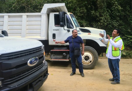  En presencia de policias municipales, representantes legales y hasta protección civil el ayuntamiento de Xalap impidió que personal de Veolia México retomara el control y operación del relleno sanitario de El Tronconal aun cuando la empresa mostró la sentencia del amparo a su favor obtenido el pasado jueves 23 de mayo.
