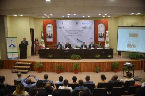 LOS diputados José Manuel Pozos Castro y Omar Miranda participaron en la inauguración del Foro México-China, <em>Oportunidades y Desafíos para las pequeñas y medianas empresas en el país asiático</em>,  evento realizado en la Sala Sebastián Lerdo de Tejada del Congreso del Estado. 