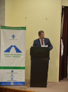 LOS diputados José Manuel Pozos Castro y Omar Miranda participaron en la inauguración del Foro México-China, <em>Oportunidades y Desafíos para las pequeñas y medianas empresas en el país asiático</em>,  evento realizado en la Sala Sebastián Lerdo de Tejada del Congreso del Estado. 