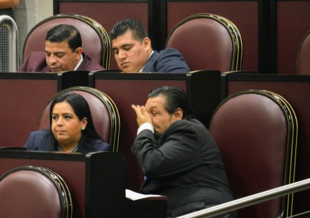 Se realizó la sexta sesión ordinaria del Congreso Local donde unos de los puntos que se discutieron fue el dictamen de las Comisiones Permanentes Unidas de Justicia y Puntos Constitucionales y de Derechos de la Niñez y la Familia, con proyecto de Decreto que reforma el artículo 242 del Código Civil. 