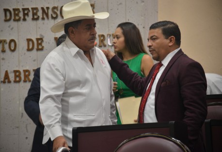 Se realizó la sexta sesión ordinaria del Congreso Local donde unos de los puntos que se discutieron fue el dictamen de las Comisiones Permanentes Unidas de Justicia y Puntos Constitucionales y de Derechos de la Niñez y la Familia, con proyecto de Decreto que reforma el artículo 242 del Código Civil. 