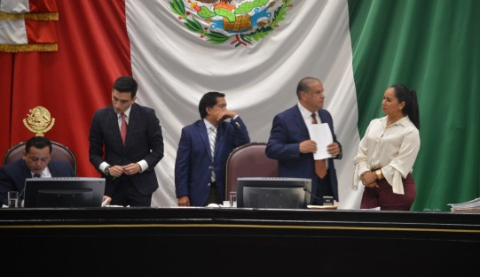Tras conocer los informes de la Secretaría General, en relación a la votación emitida por los Ayuntamientos de la entidad, el Pleno de la LXV Legislatura emitió la declaratoria de cuatro decretos de reforma a la Constitución Política del Estado de Veracruz. 