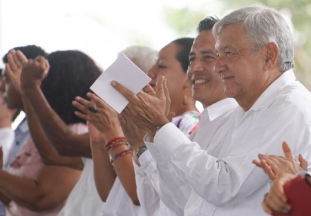 La tarde de este sábado, el presidente Andrés Manuel López Obrador estuvo en Yanga, Ver., para hacer entrega de apoyos a cañeros y de los programas de Bienestar.   