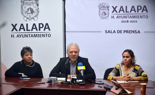 En compañía de Flor Patricia del Ángel, subdirectora de Salud; y  de Andrea Doria Ortiz, titular de Asuntos Jurídicos del Gobierno Municipal, el munícipe anunció la recuperación de áreas verdes así como de cuerpos de agua en los alrededores de Xalapa.  
