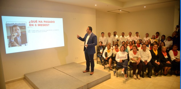 Entre las acciones está el pintado de canchas, limpieza de de áreas verdes y cambio de lámparas. Al preguntarle de dónde sacaría los recursos, dijo que sólo serviría como vínculo para pedírselo al municipio de Xalapa. 