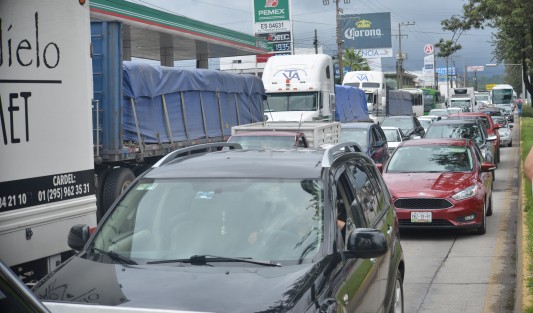 Alrededor de las 12:50 horas ejecutaron a una persona sobre la avenida Lázaro Cárdenas, de Xalapa, justo frente a una conocida tienda de colchones y una pizzería. La vialidad fue cerrada en su totalidad en esta arteria, lo que causó tremendo caos en la zona.