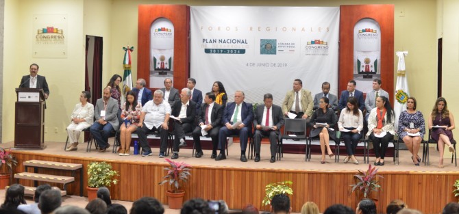  En el  auditorio Lerdo de Tejada de la Legislatura del Estado dieron inicio a los foros regionales del Plan Nacional de Desarrollo 2019-2024. Integrantes del Poder Legislativo, Judicial del Estado y autoridades municipales, así como federales, empresarios y académicos participarán  en dicho evento.