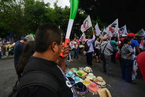 Al igual que otras agrupaciones, algunos manifestantes aprovecharon para ofertar sus productos.
