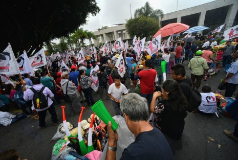 Al igual que otras agrupaciones, algunos manifestantes aprovecharon para ofertar sus productos.