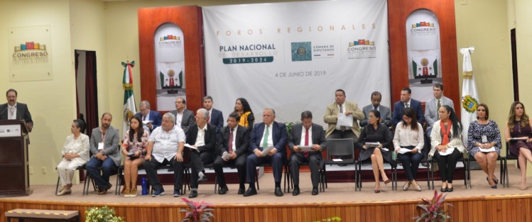  En el  auditorio Lerdo de Tejada de la Legislatura del Estado dieron inicio a los foros regionales del Plan Nacional de Desarrollo 2019-2024. Integrantes del Poder Legislativo, Judicial del Estado y autoridades municipales, así como federales, empresarios y académicos participarán  en dicho evento.