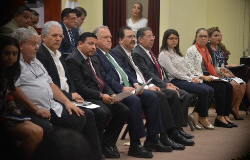  En el  auditorio Lerdo de Tejada de la Legislatura del Estado dieron inicio a los foros regionales del Plan Nacional de Desarrollo 2019-2024. Integrantes del Poder Legislativo, Judicial del Estado y autoridades municipales, así como federales, empresarios y académicos participarán  en dicho evento.