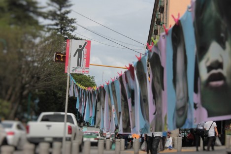 Al cumplirse 10 años de la tragedia en la guardería ABC, activistas se manifestaron en Plaza Lerdo de Xalapa para demandar justicia para los pequeños fallecidos y afectados, y sus familias.  