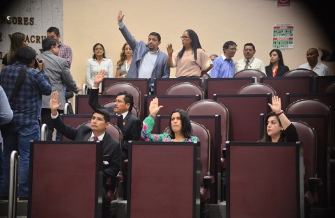 Con 50 votos a favor, la LXV legislatura  a probó la declaración del 25 de octubre de cada año como el <em>Día Estatal de las Personas con Talla Baja</em>.
