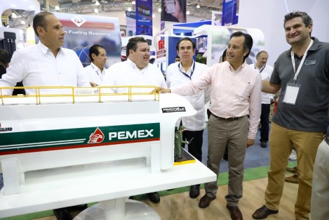 El gobernador Cuitláhuac García Jiménez inauguró la XXI Edición ONEXPO 2019, el evento más importante de la industria de los hidrocarburos en México donde se concentran empresarios y operadores que participan en la distribución, transporte, comercialización y expendio de combustibles. 