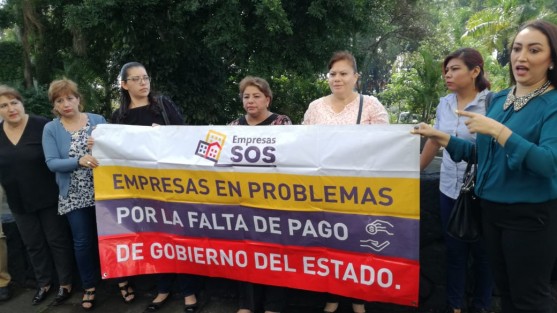 Empresarios SOS se plantaron en las instalaciones de SEFIPLAN para hacerle saber al actual  gobierno que no les han cubierto los adeudos conforme al convenio que habrían obtenido con la actual administración. 