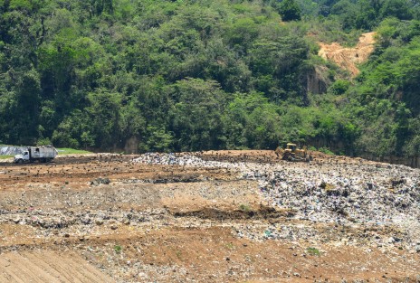 Representantes de VEOLIA dan su postura sobre la negativa del Ayuntamiento de Xalapa de entregar el relleno sanitario de El Tronconal, lo cual se debía haber cumplido este viernes. Anuncian que tomarán las medidas pertinentes.