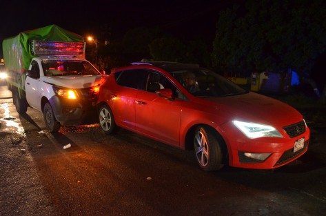 Tres vehículos resultaron dañados en una carambola la noche del sábado sobre la carretera federal Tlapacoyan – Martínez de la Torre a la altura de la localidad La Garita. Afortunadamente solo una persona resultó con lesiones leves.  