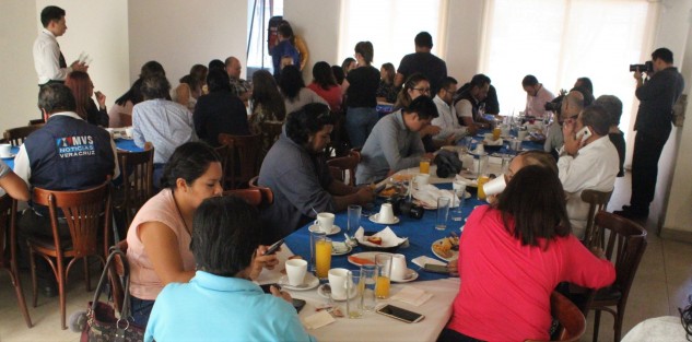 Diputados del grupo legislativo del PAN convivieron con reporteros de la fuente del Congreso del Estado con motivo del Día de la Libertad de Expresión. 