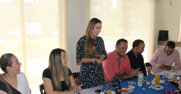 Diputados del grupo legislativo del PAN convivieron con reporteros de la fuente del Congreso del Estado con motivo del Día de la Libertad de Expresión. 